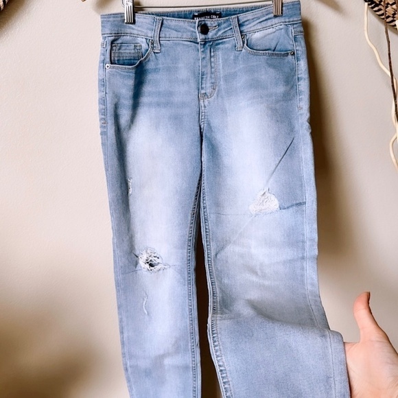 Kenneth Cole Light Wash Jess Skinny Jeans Size 2 - Picture 4 of 6